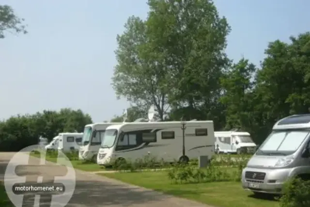 Kampeerautoterrein Sporthal Assenede