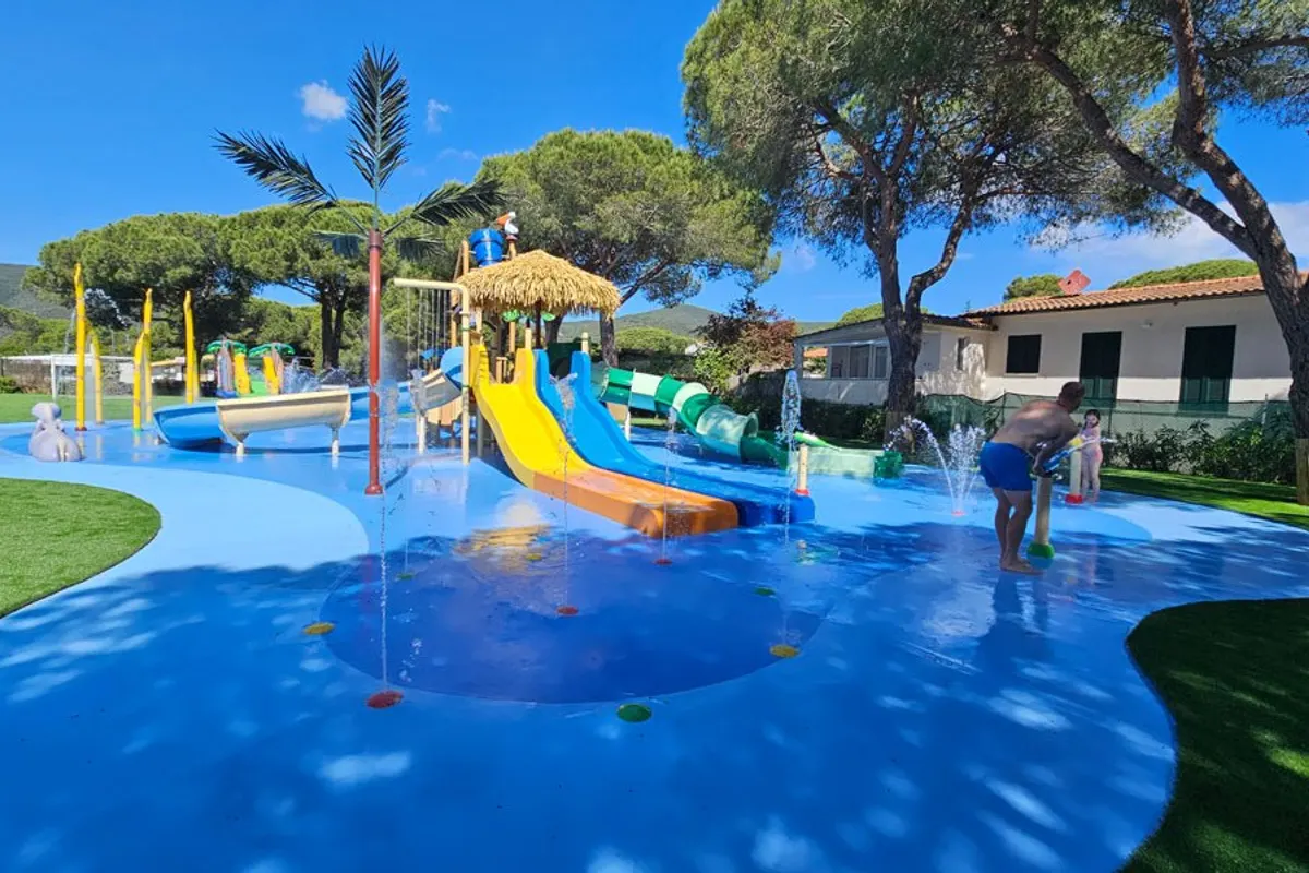 Camping Lacona Pineta
