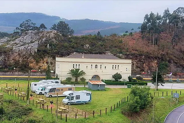 Área de autocaravanas de Luarca