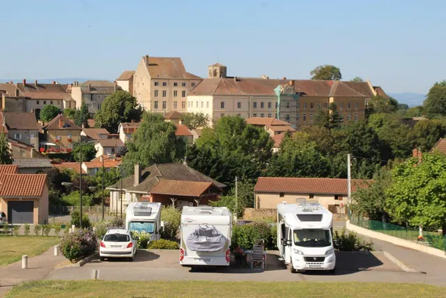 Le parking central Semur-en-Brionnais