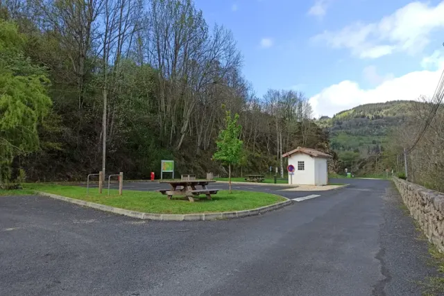 Aire de stationnement camping-cars de Saint-Julien-d'Intres