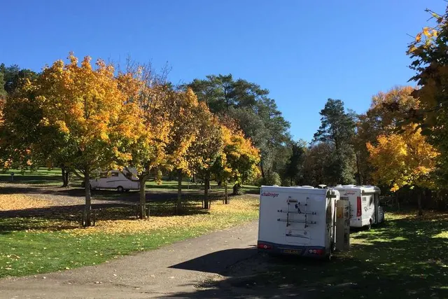 Aire de stationnement des Jardins du Manoir d'Eyrignac