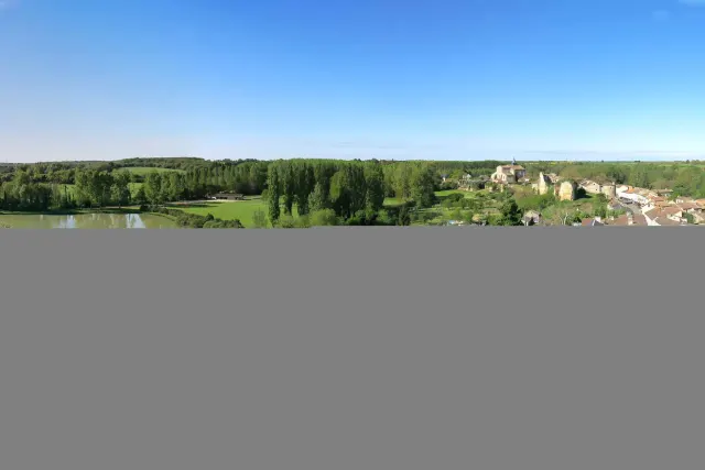 Aire camping-car Château-Larcher