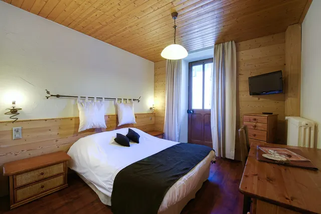 Aire camping-car au Route de Paradis - Thônes