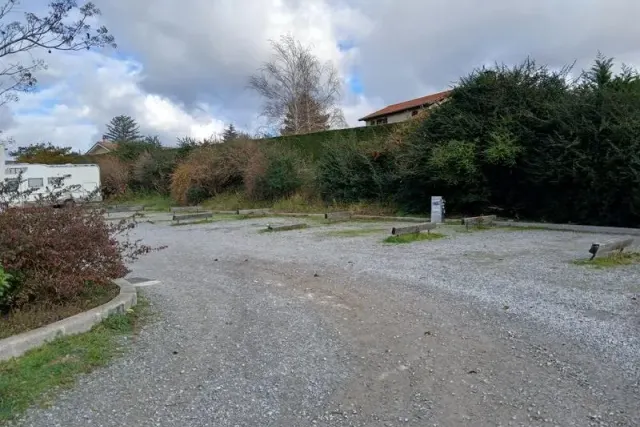 Aire de stationnement Reventin-Vaugris / Centre village