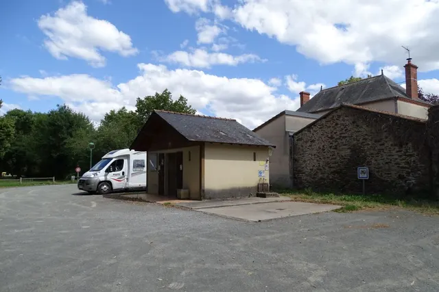 Aire Camping car Valanjou