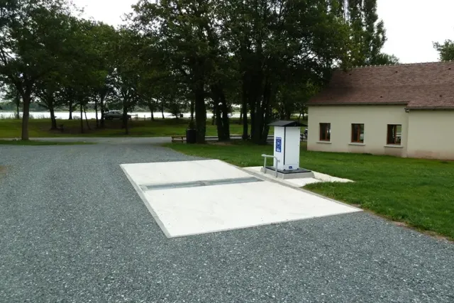 Aire de Camping-Car Étang Duris