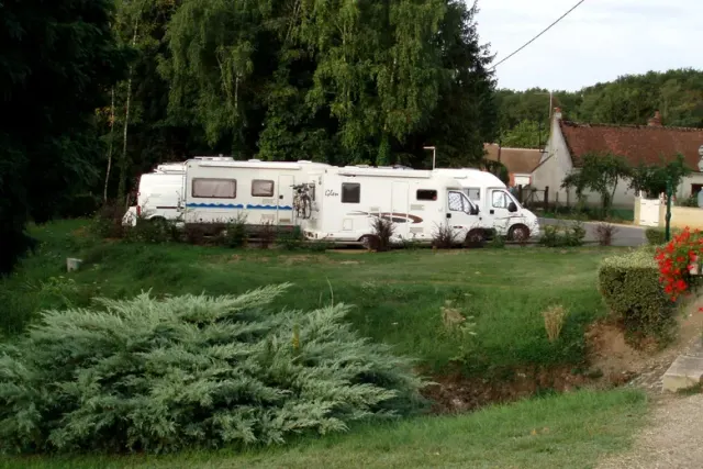 Saint-Gondon Pont Janson Aire de camping-car