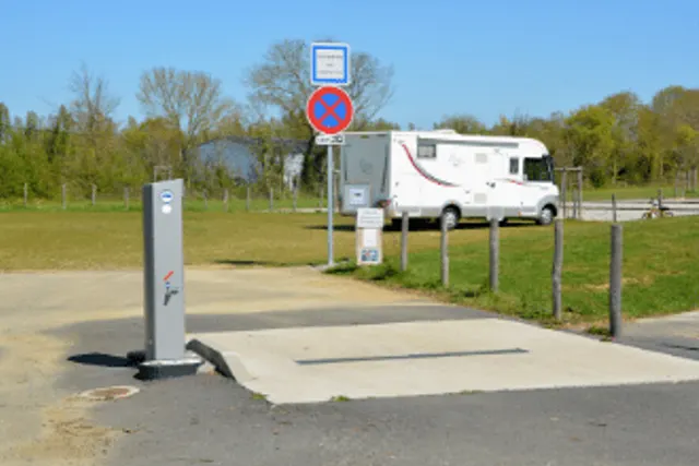 Aire de camping-car Mésanger