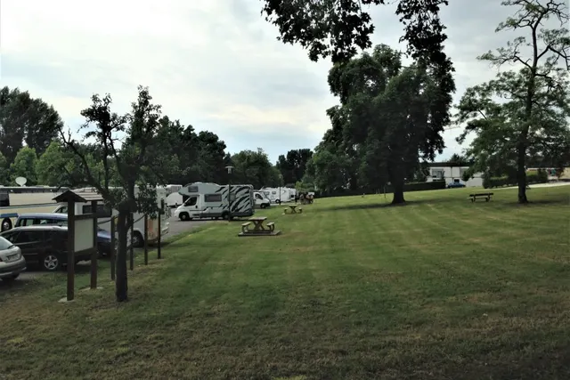 Aire de services camping-cars Roullet -Saint-Estèphe