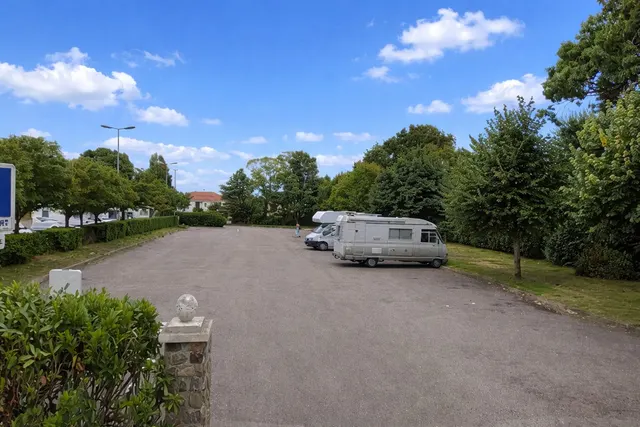 Aire camping-cars Saint-Michel-Chef-Chef