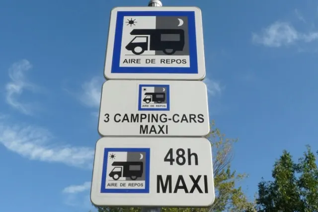 Aire de service et de stationnement Rue du Château Rouge - Chamery