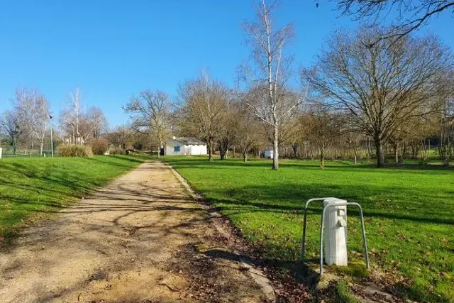 Aire Camping-cars Azay-le-Ferron