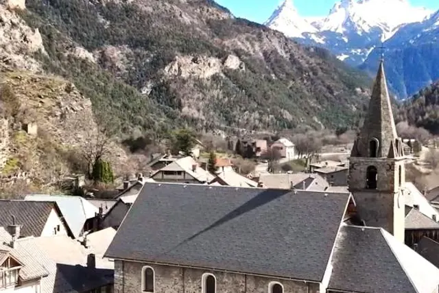Aire de camping-car du Lauzet-Ubaye