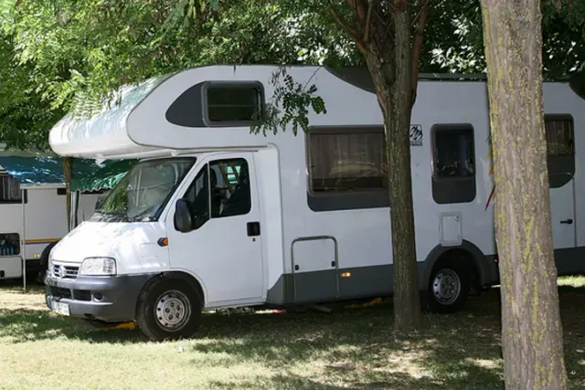 Aire communale de services camping-cars - Mennetou-sur-Cher