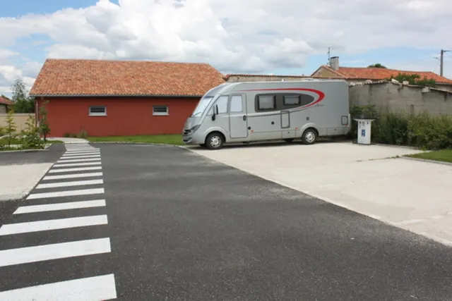 Aire Camping-car Salles-de-Villefagnan