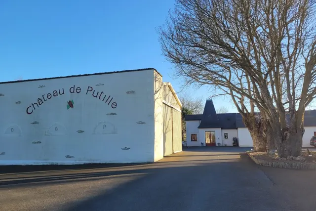 Aire de Camping Car Château de Putille