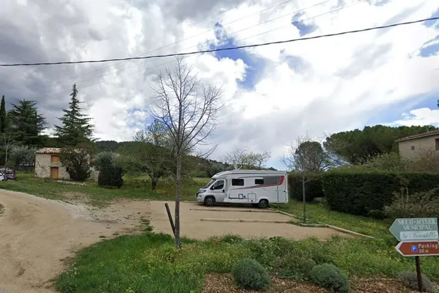 Aire de stationnement des camping-cars à Seillans