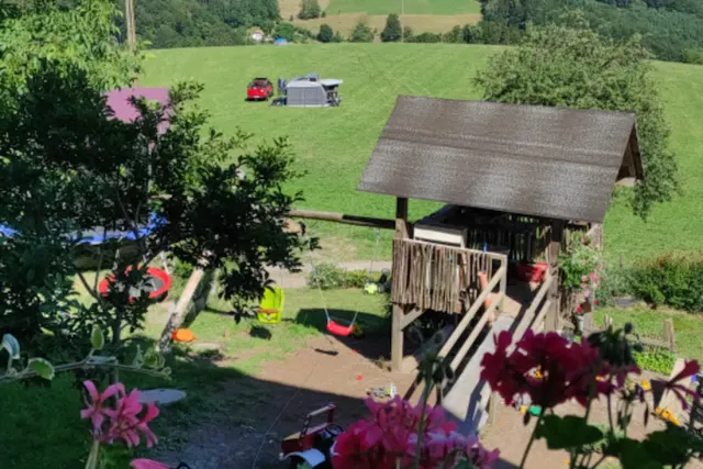 Platz mit Blick auf die Berge