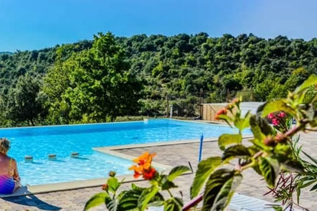 Domaine de Chadeyron - Camping et gîtes