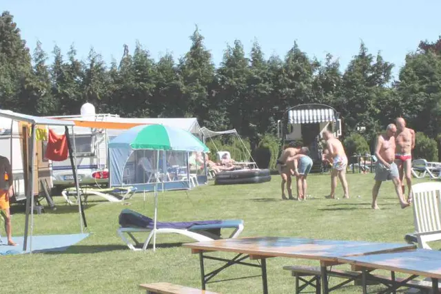 HollandMenCamp
