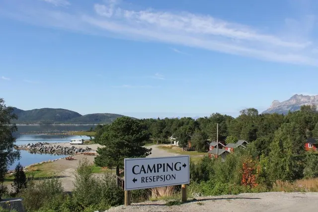Ulvsvåg Gjestgiveri og Fjordcamping