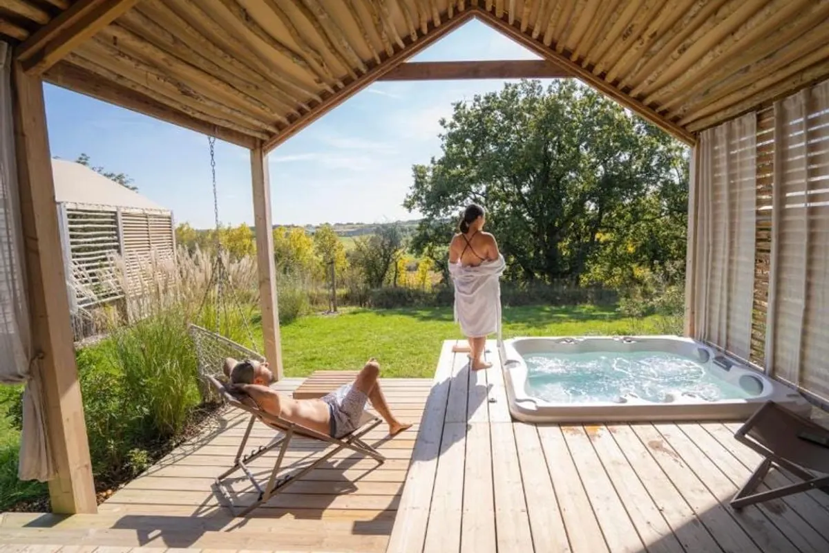 Damona Lodges