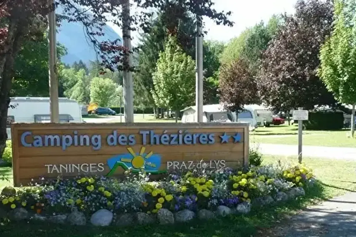 Camping Les Thézières - Onlycamp