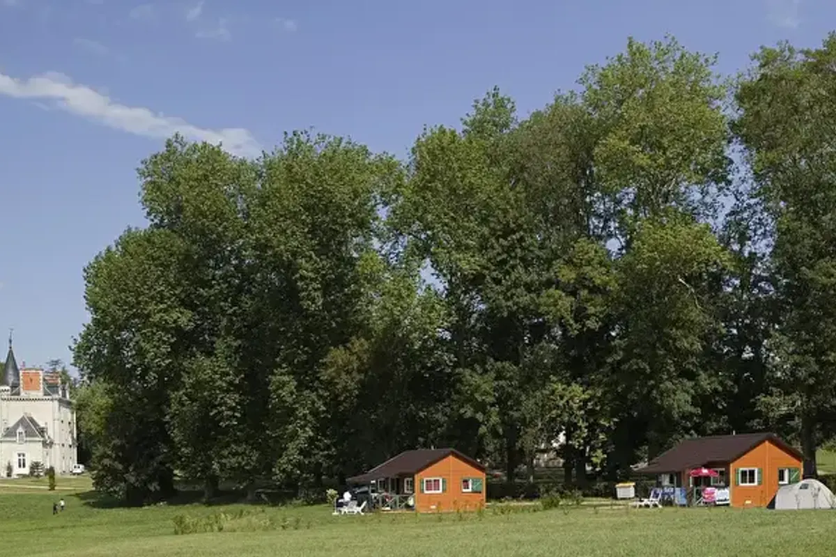 Camping Du Château De Poinsouze
