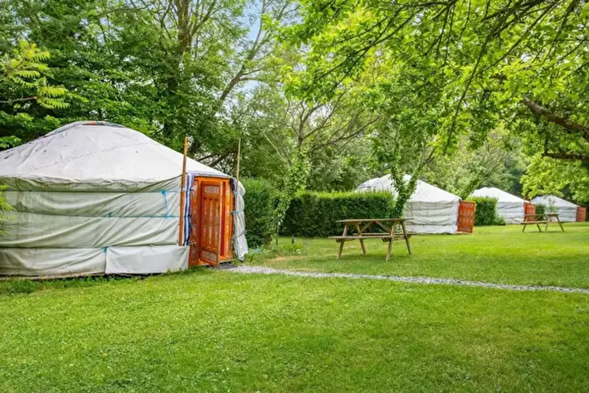 Camping Village De Yourtes